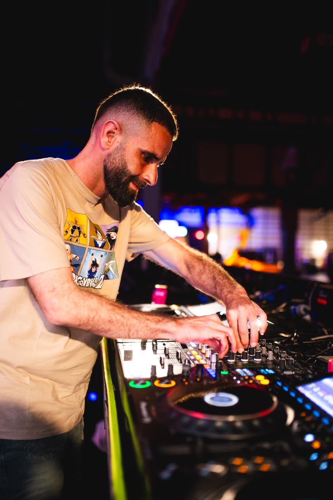 NOSTRADAMUZ behind the decks