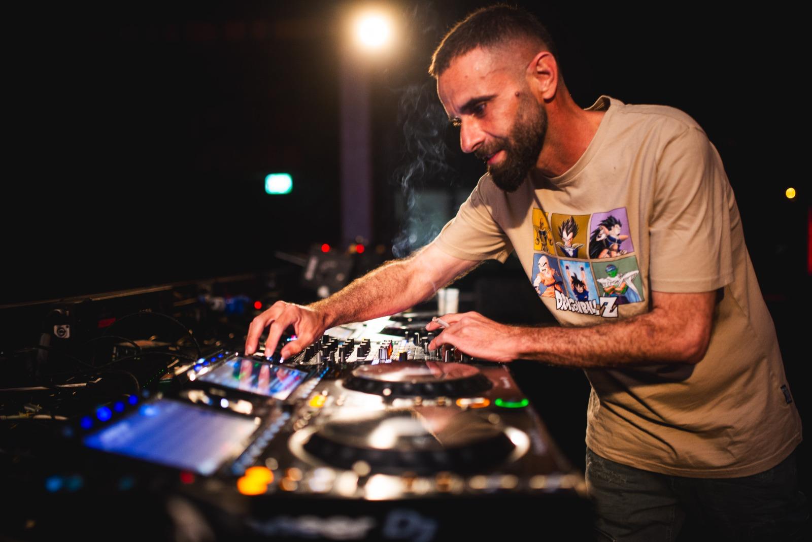 NOSTRADAMUZ behind the decks