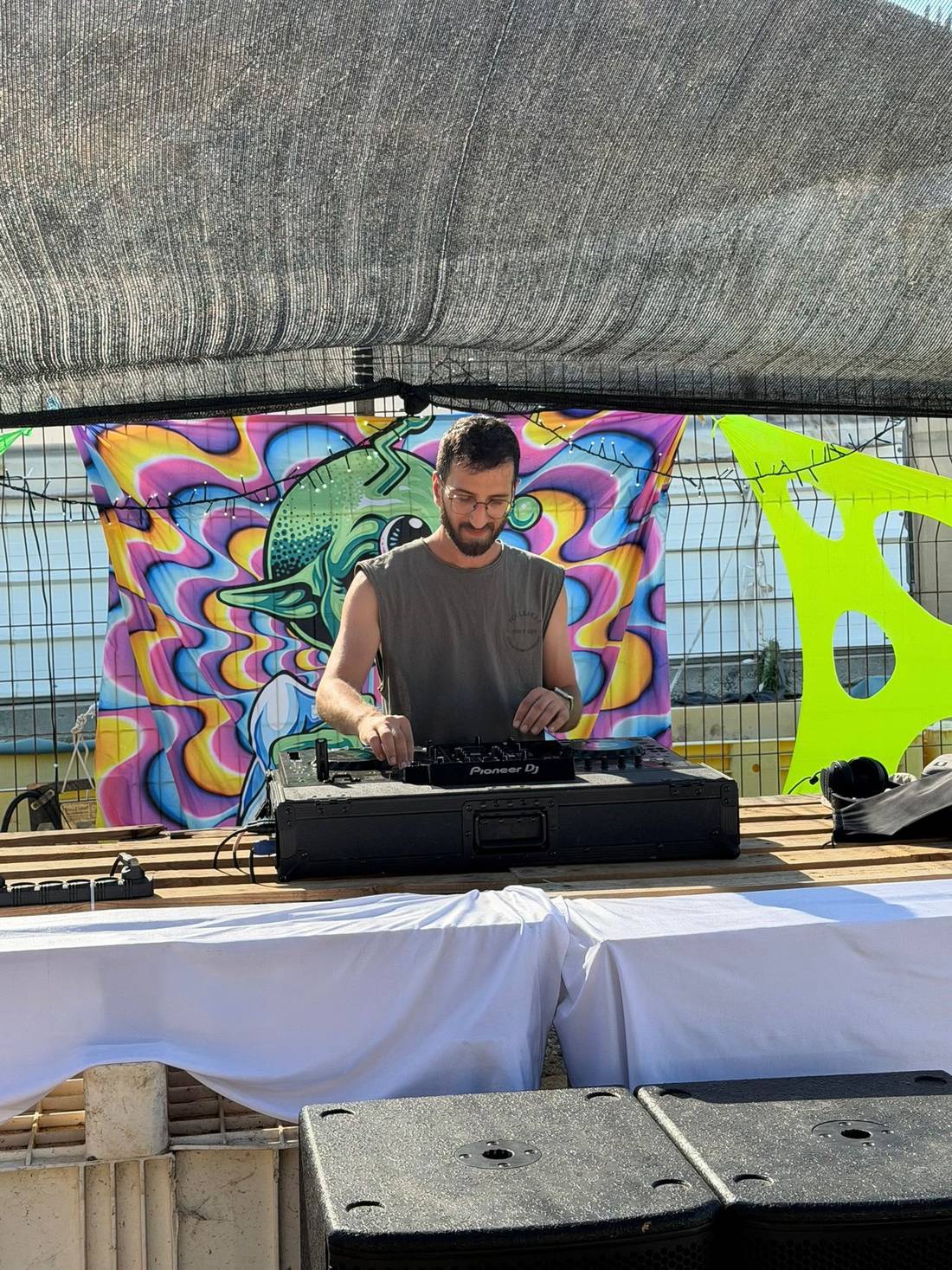 SHALYO behind the decks